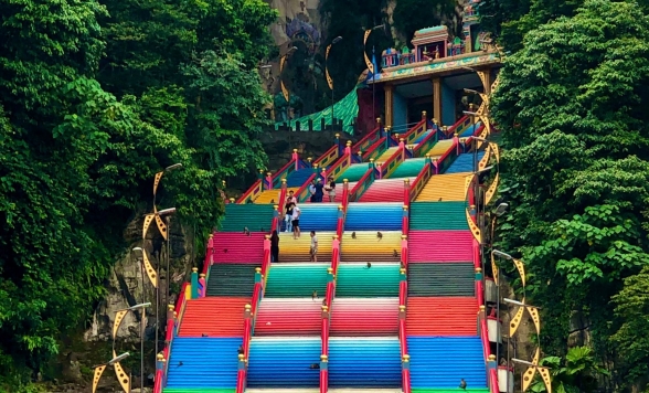 【クアラルンプール郊外観光】バツー洞窟＆ピンクモスク＆穴場のフォトジェニックスポット「モロッコパビリオン」 午前発・半日ツアー＜日本語ガイド／プトラジャヤクルーズ付き＞